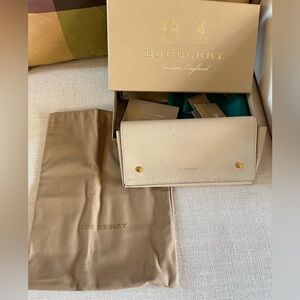 Burberry! 100% calf grain leather,cream colored wallet.